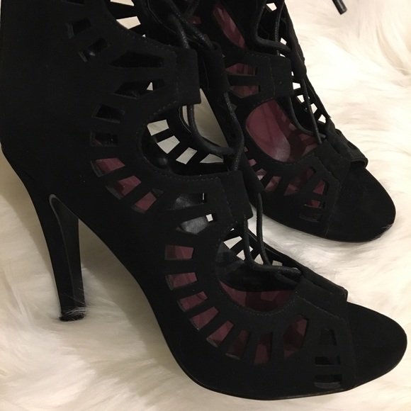 Laser cut lace-up heels - Picture 2 of 7